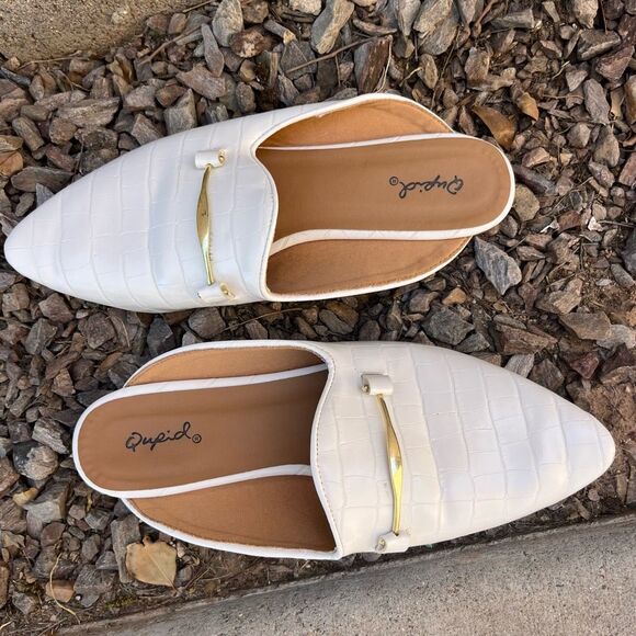 Qupid white open back pointed toe textured slide loafer with gold hardware bit s - Picture 9 of 9